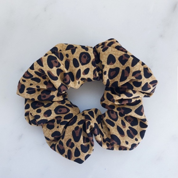 Accessories - Cheetah Scrunchie